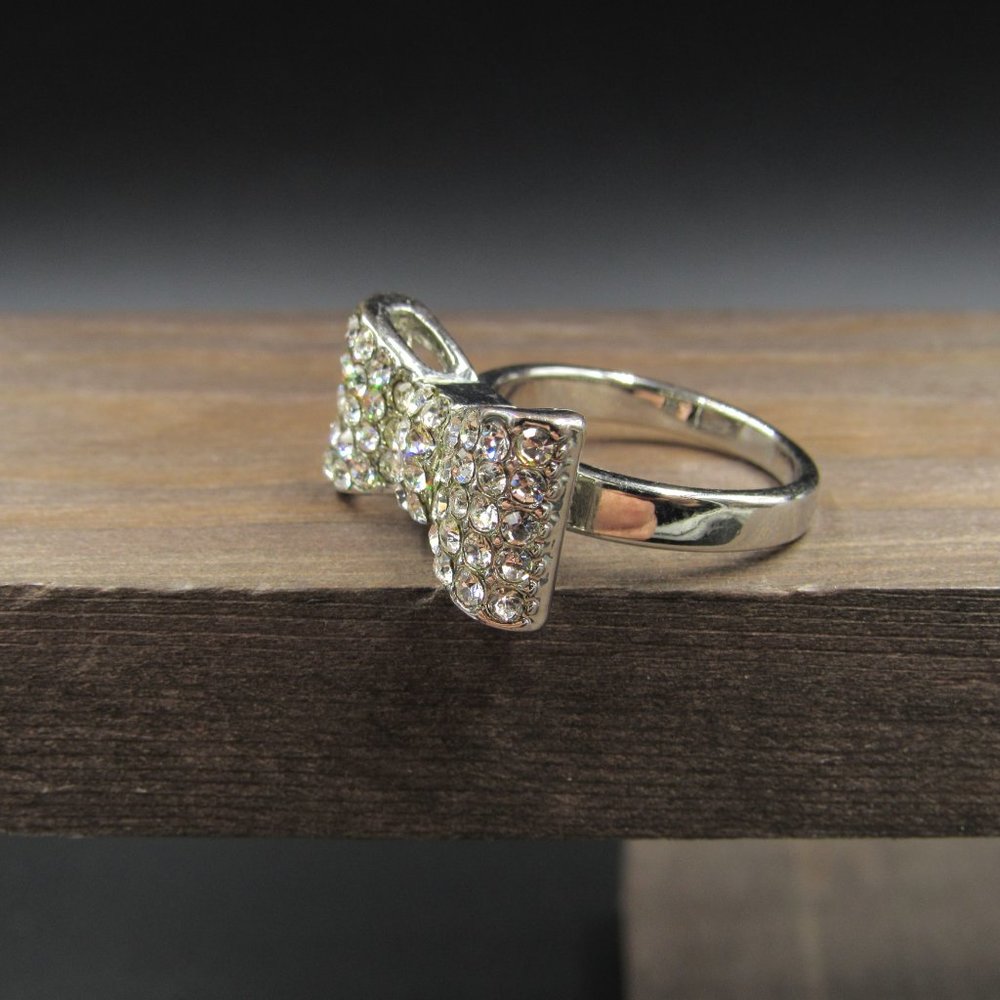 Size 8.75 Silver Tone Large Crystal Bow Band Ring - Picture 2 of 6